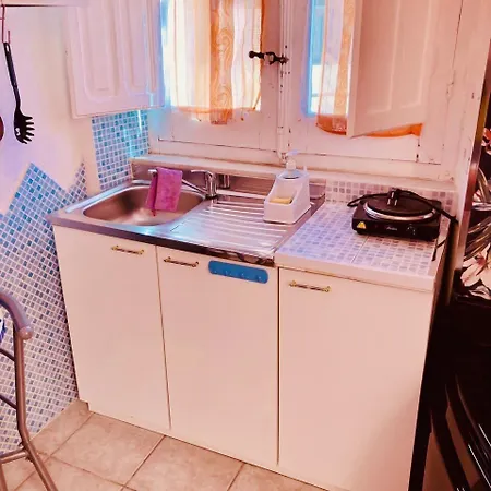 ゲストハウス Arazurrina カリアリ